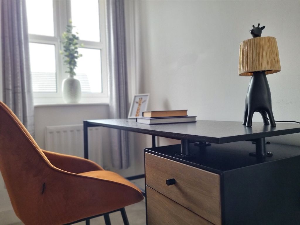 Property photo 2 of 16 Bedroom 3 / Study
