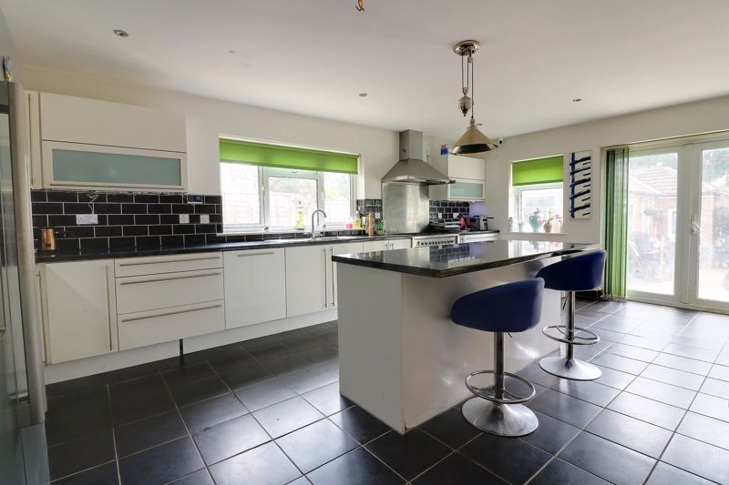 Property photo 1 of 32 Kitchen/Breakfast Room