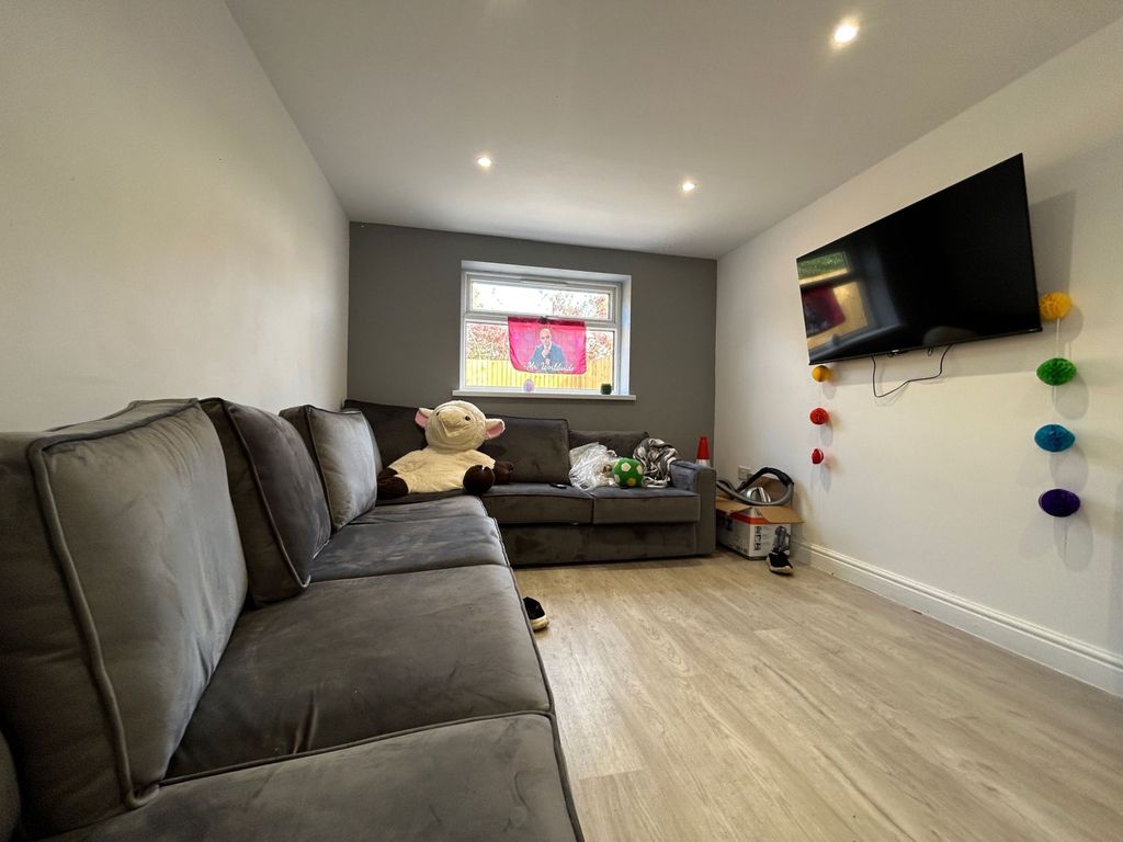 Property photo 2 of 13 47550787-6Cee-4E9A-8d3B-F37949726c19