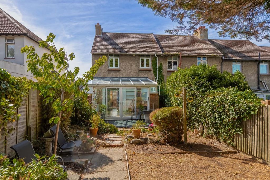 Property photo 2 of 18 Old Shoreham Rd_14.Jpg