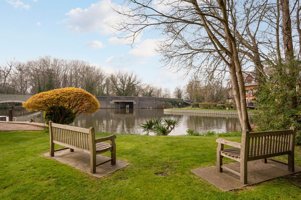 Property photo 2 of 22