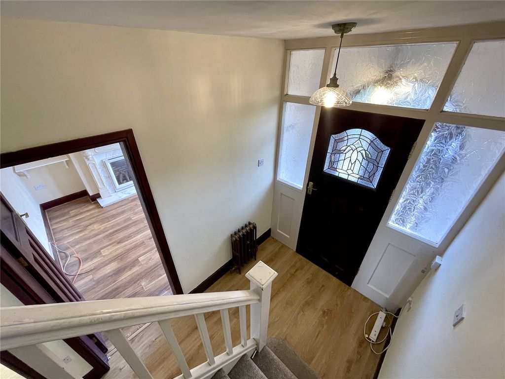 Property photo 3 of 16 Entrance Hall