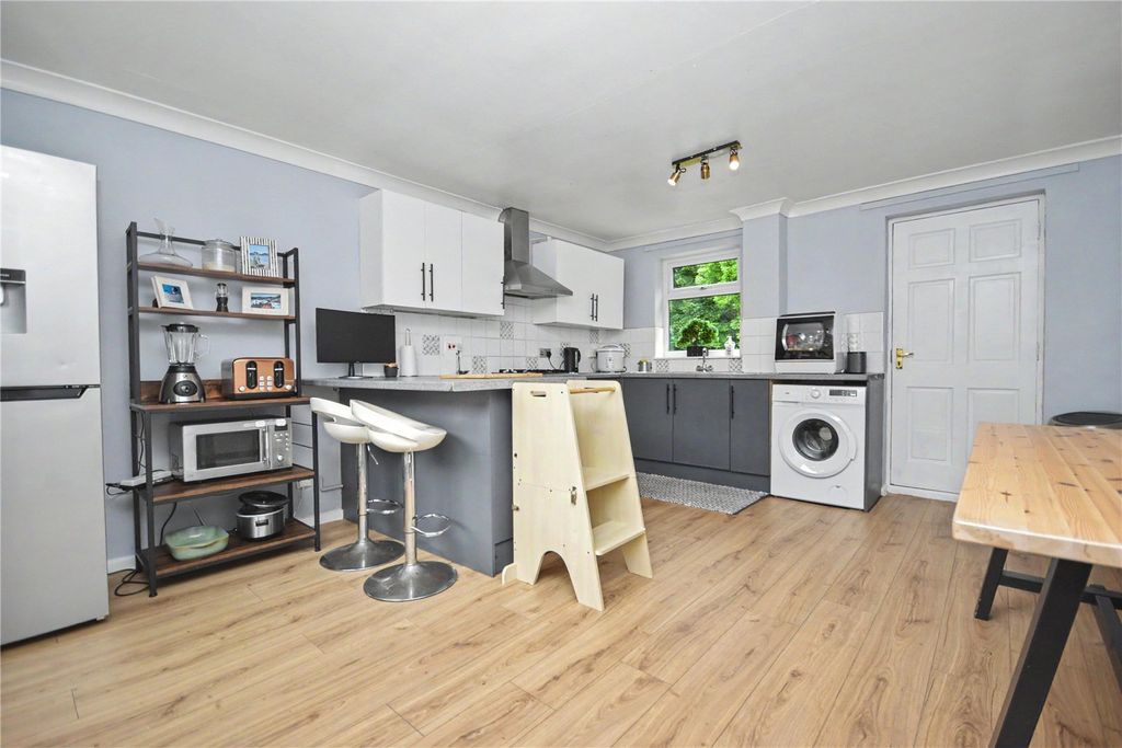 Property photo 2 of 12 Picture No. 23