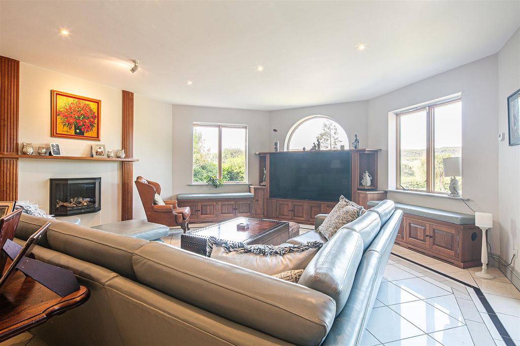 Property photo 3 of 43 Sitting Room