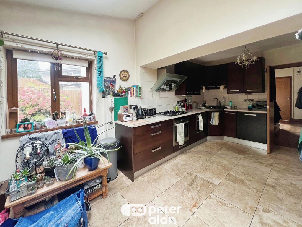 Property photo 2 of 10 Front