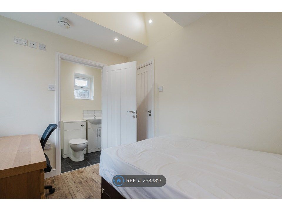 Property photo 3 of 22 Bedroom