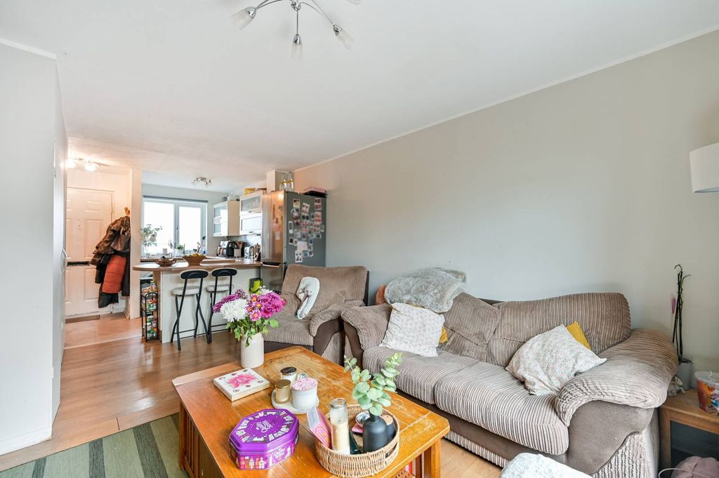 Property photo 2 of 8