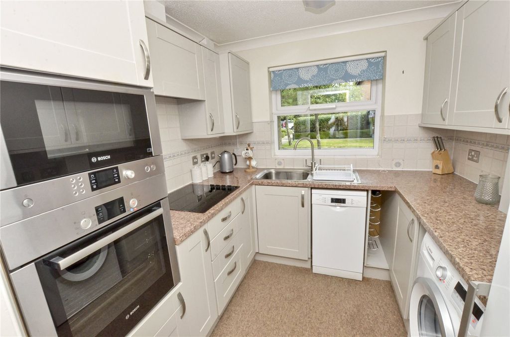 Property photo 3 of 19 Kitchen