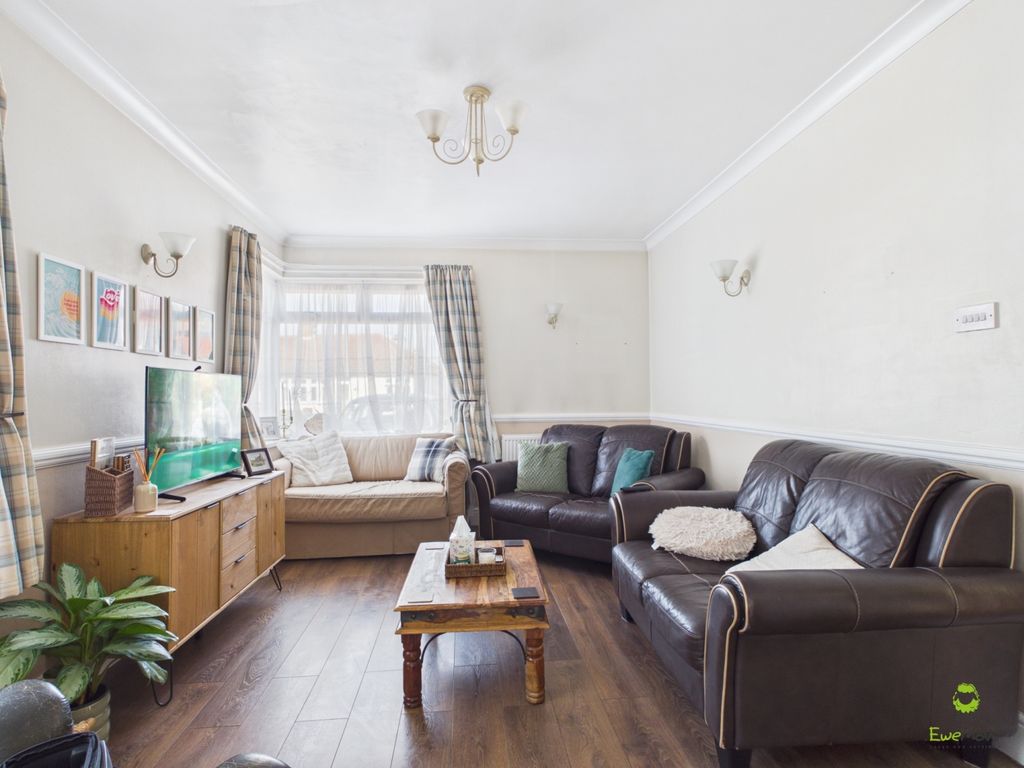 Property photo 3 of 26 Presented By Nicoleta At Ewemove Bexleyheath And D