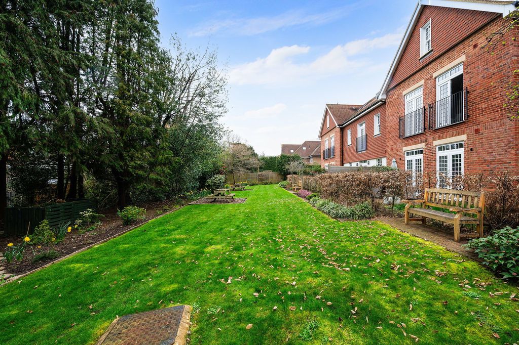Additional image 13 of 2 bed flat for saleGresham Gardens, Oxted RH8
