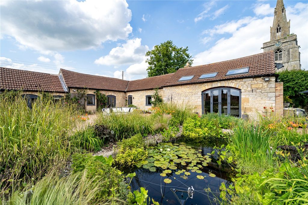 Property photo 1 of 22 Manor Barns