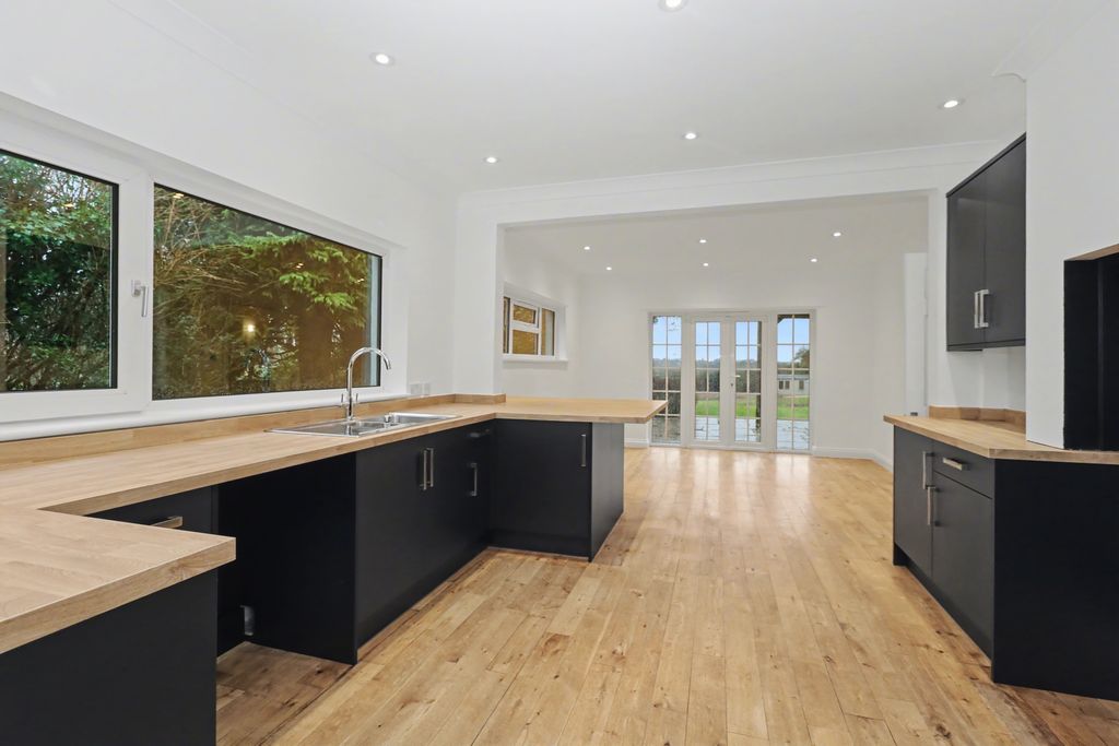 Property photo 3 of 18 Kitchen Diner