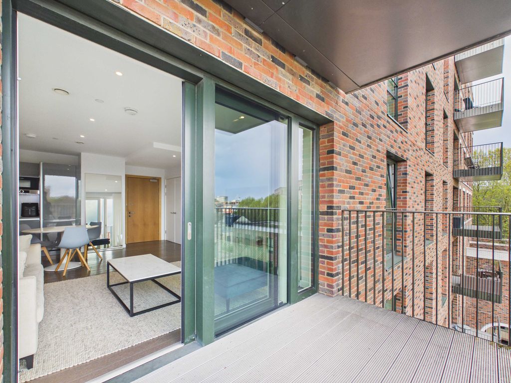 Property photo 2 of 20 Cam03741G0-Pr0163-Still012