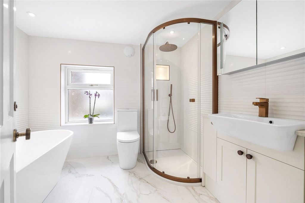 Property photo 2 of 16 Bathroom