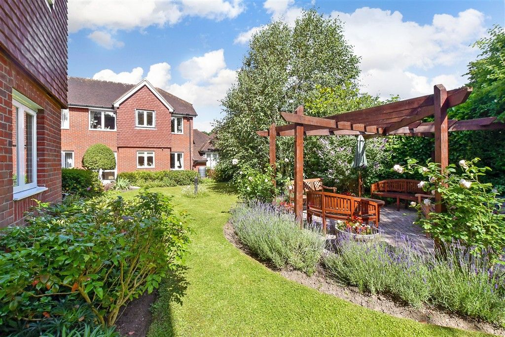 Property photo 1 of 10 Communal Gardens