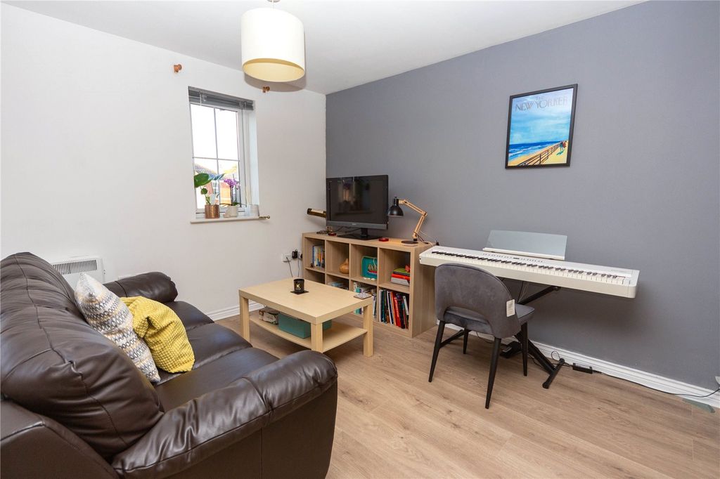 Property photo 3 of 12