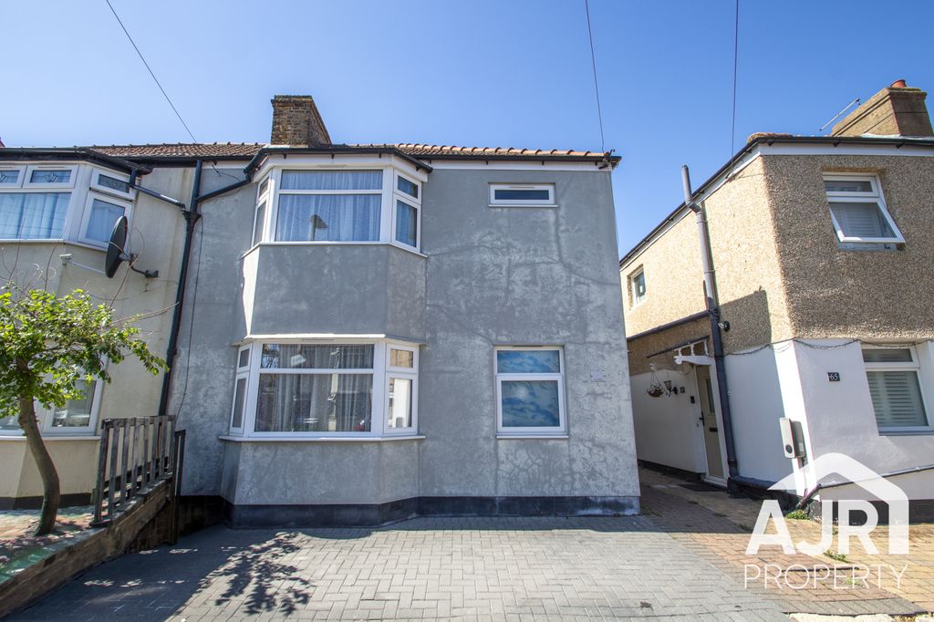Property photo 1 of 14 3 Bedroom Semi Detached For Rent