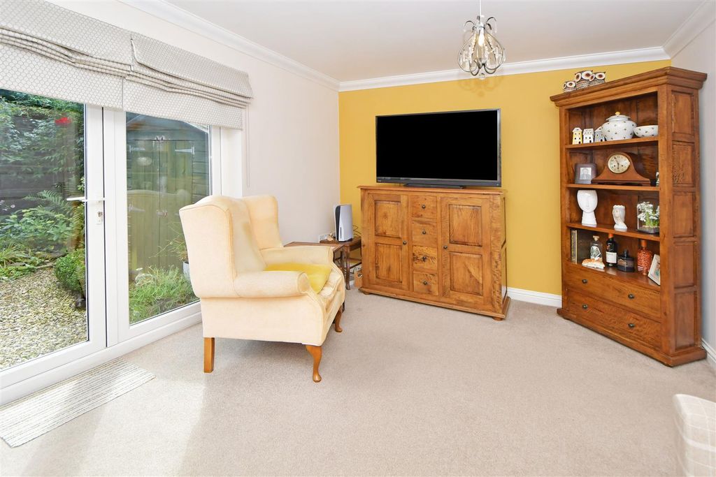Property photo 3 of 25 Living Room