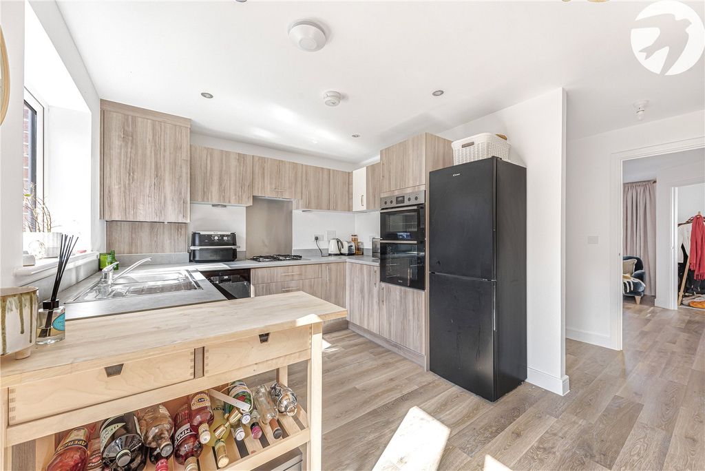 Property photo 3 of 18 Kitchen/Dining