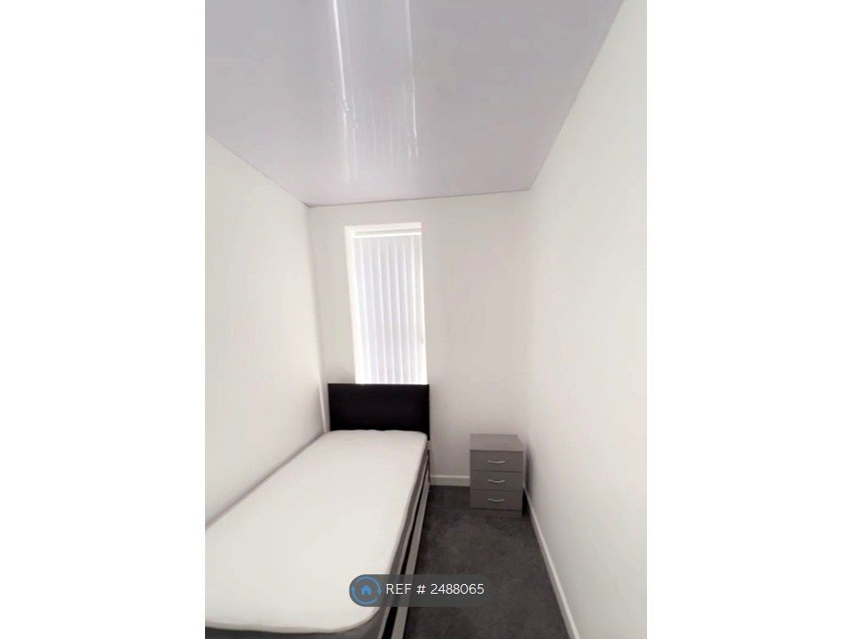 Property photo 2 of 19 Single Room