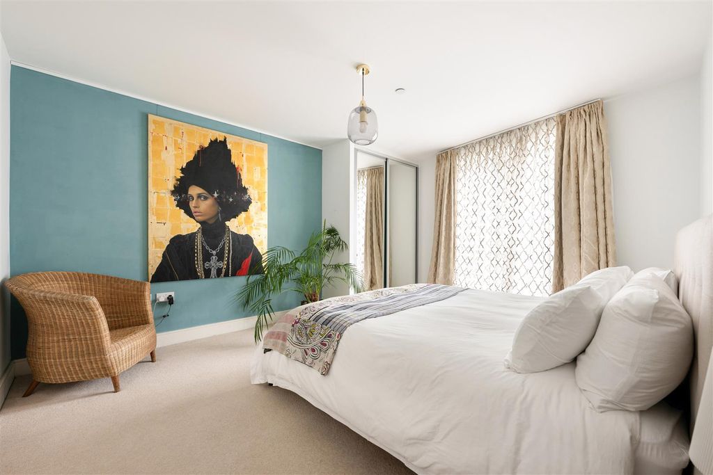 Property photo 2 of 17 Queensland Road, N7