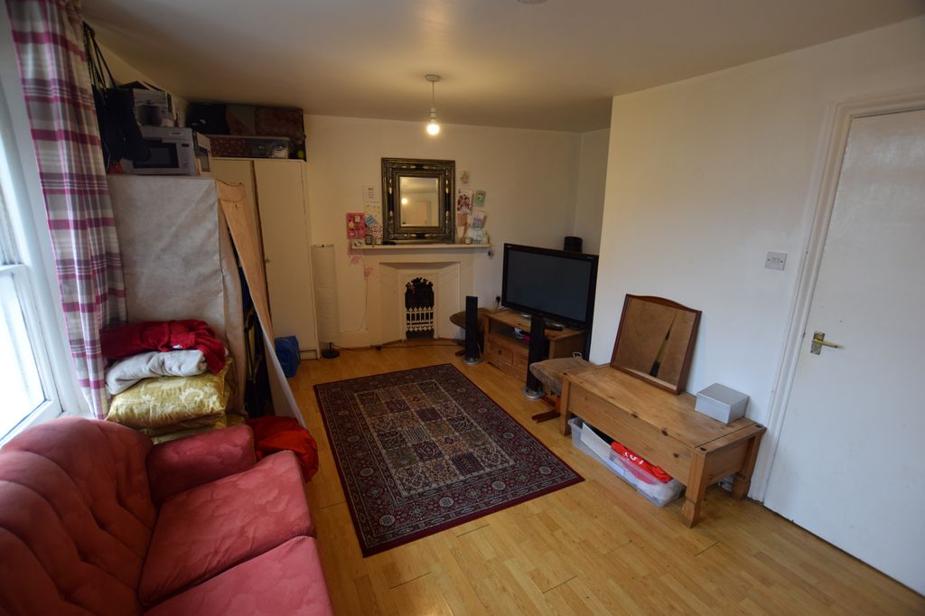 Property photo 3 of 6