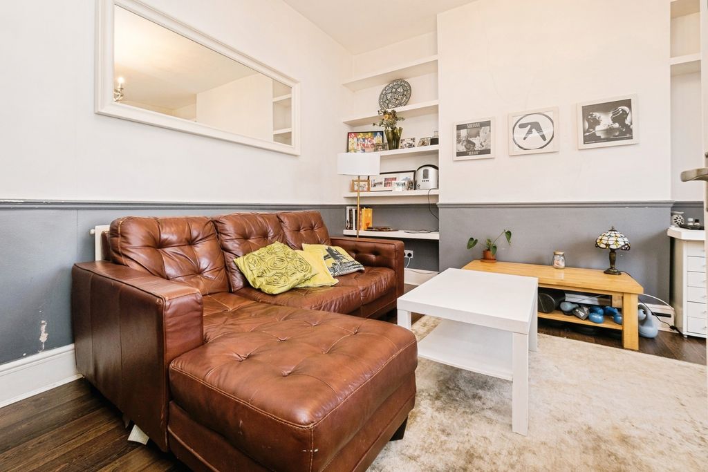 Property photo 3 of 16 Photo