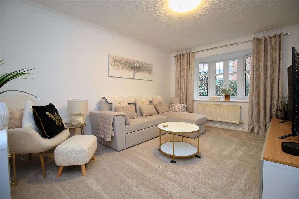 Property photo 3 of 20 Lounge.Jpg