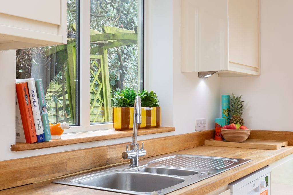 Property photo 3 of 26 Kitchen