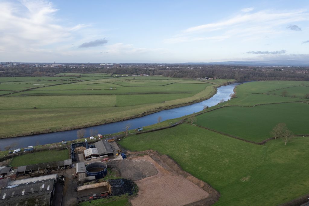 Property photo 2 of 21