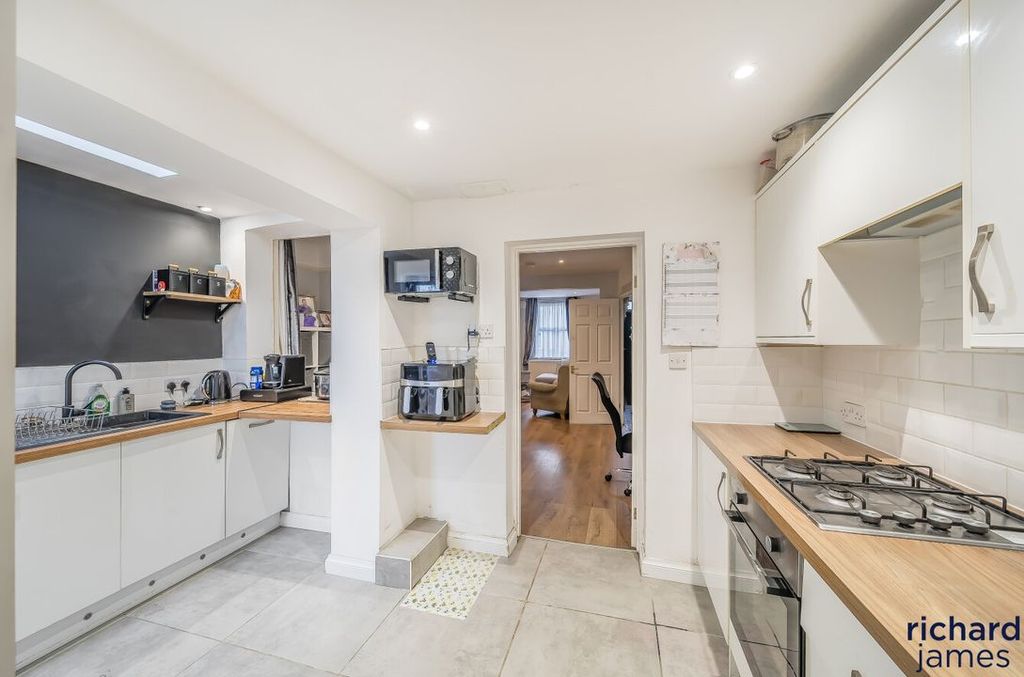 Property photo 3 of 19 c8B8Abc05Bcb416997Acbfb09B832F39