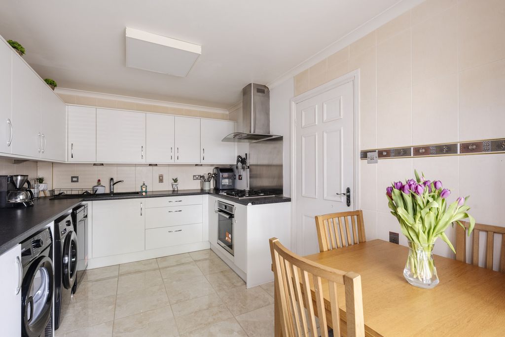 Property photo 3 of 23