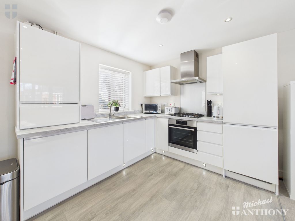 Property photo 2 of 8 Cam03852G0-Pr0503-Still006