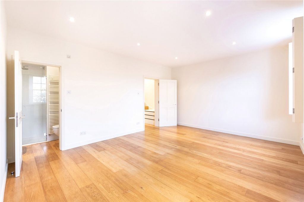 Property photo 3 of 17 Picture No. 06