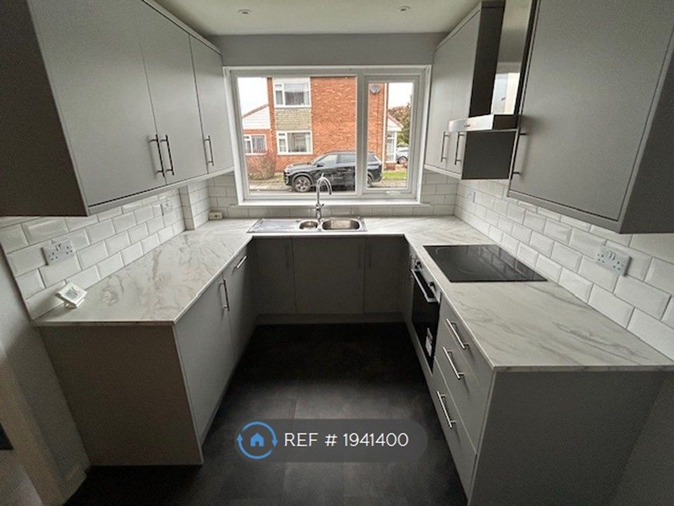 Property photo 3 of 9 Kitchen