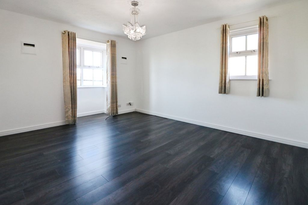 Property photo 2 of 17 Picture No. 27