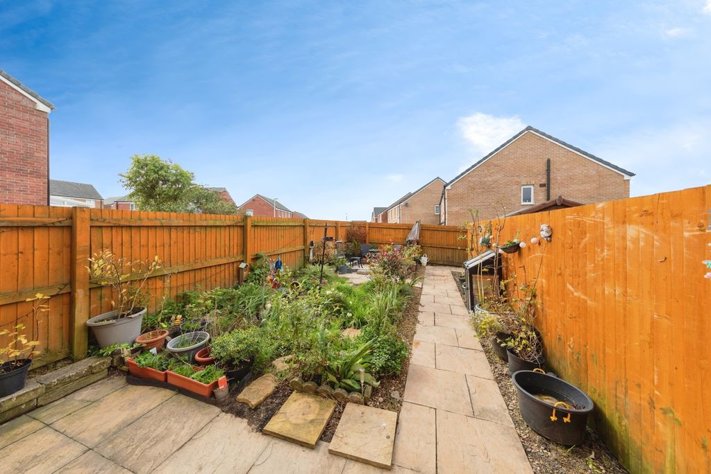 Property photo 2 of 17 Photo