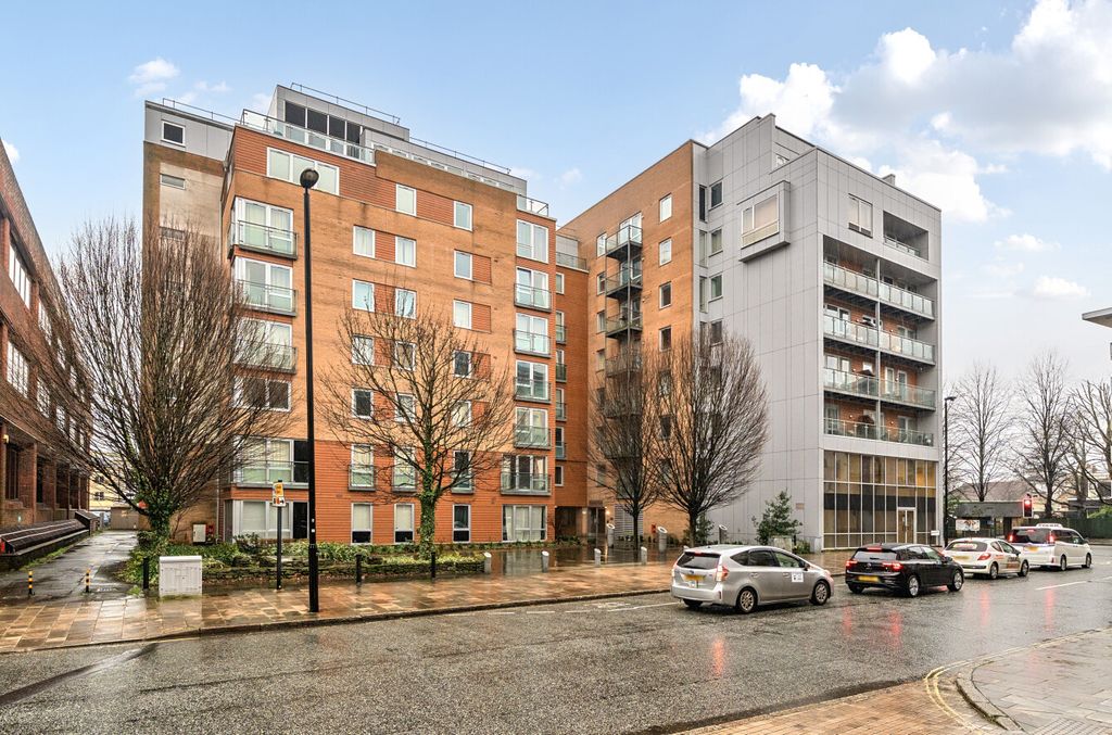 Property photo 1 of 15 1407058-27-6981cd...