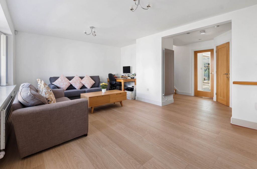 Property photo 2 of 27 Dscf0002