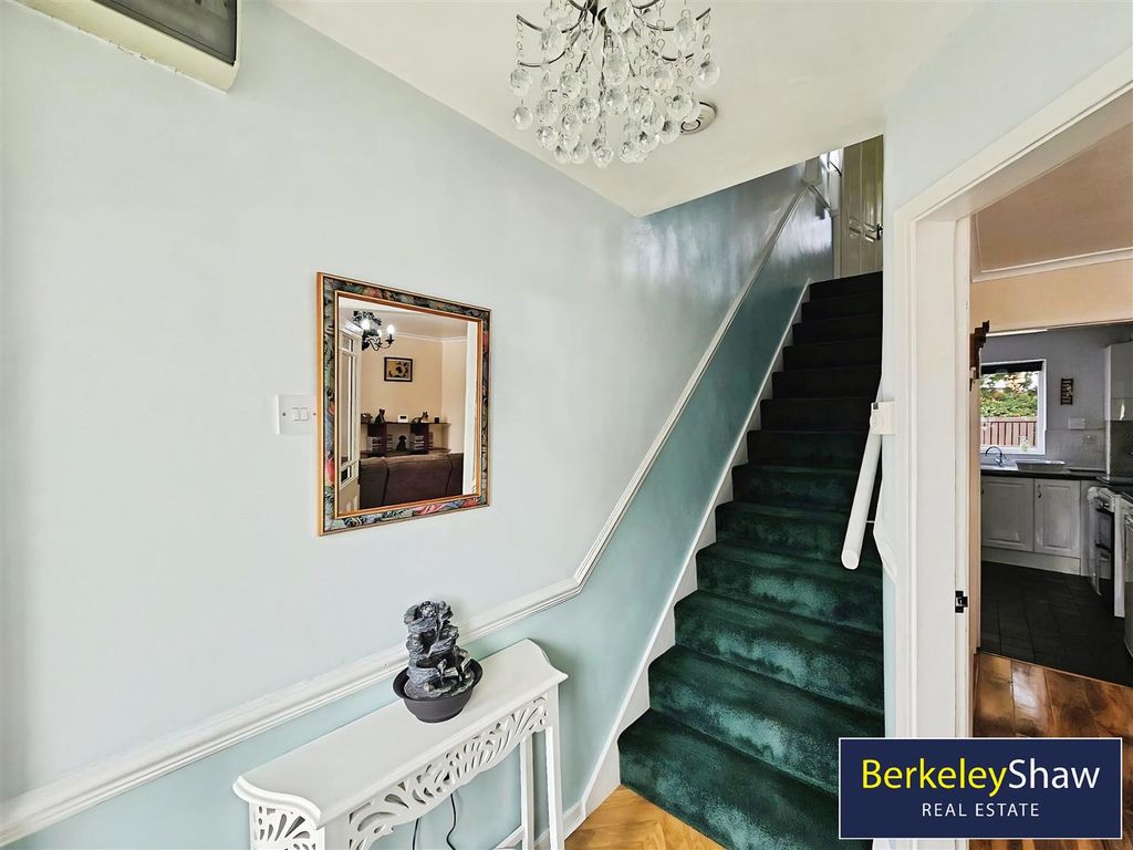 Property photo 2 of 14 Hallway