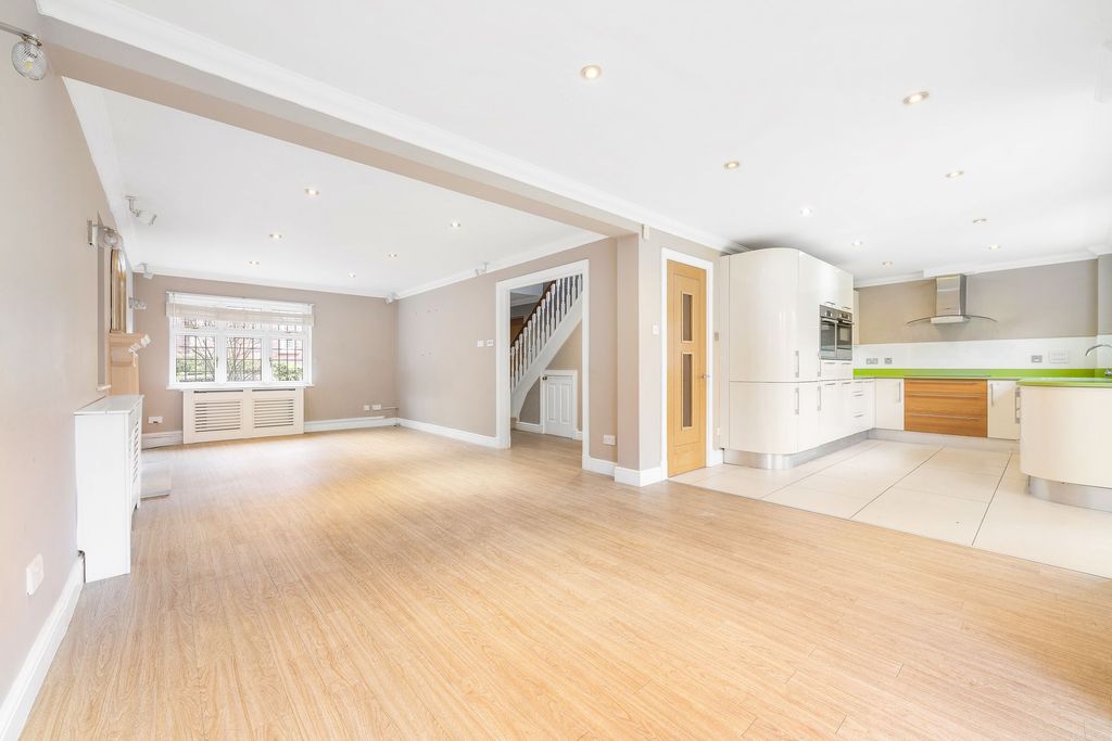 Property photo 2 of 21