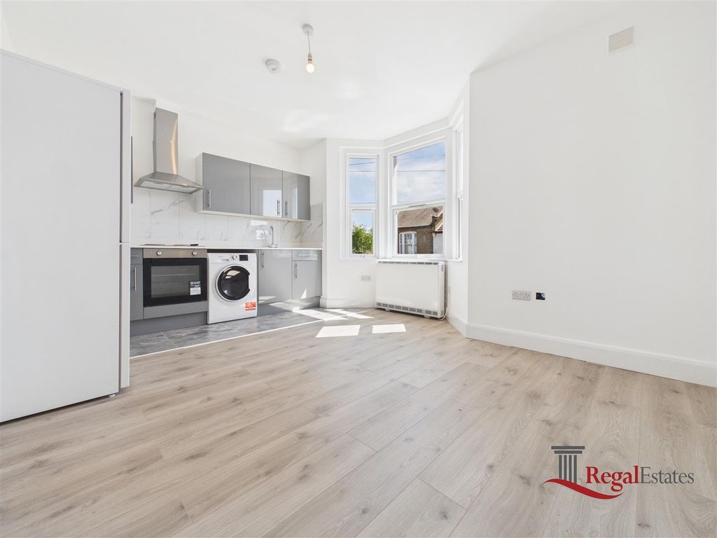 Property photo 1 of 11 Cam02489G0-Pr0280-Still006.Jpg