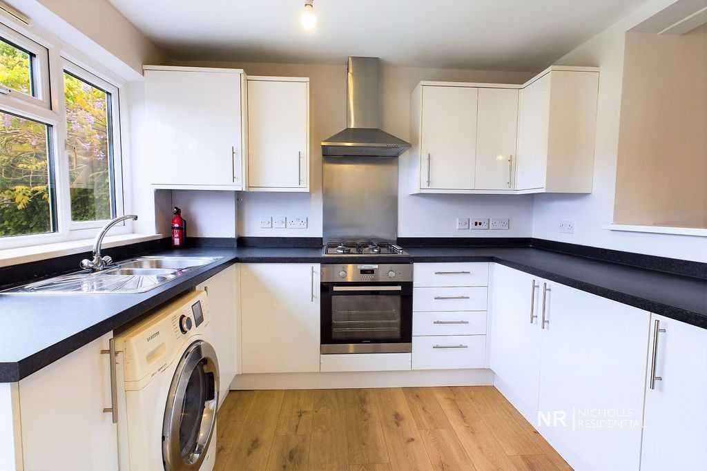 Property photo 3 of 14 Kitchen