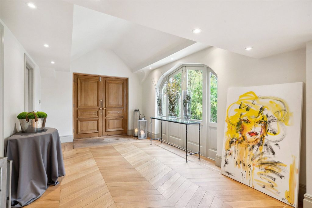 Property photo 2 of 25 Dinng Hall