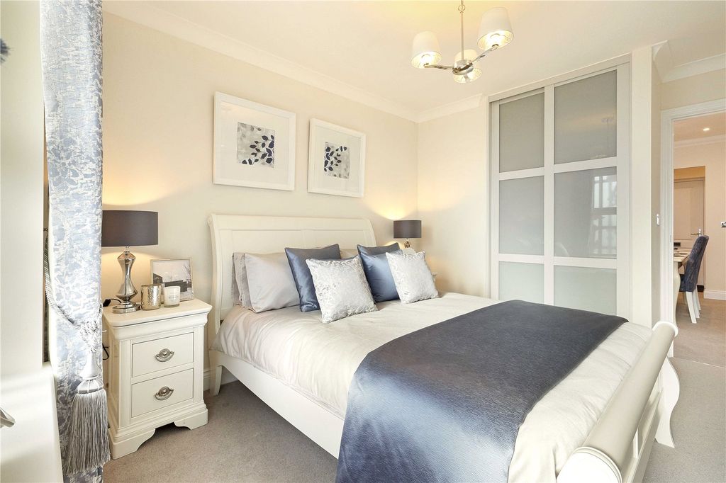 Property photo 3 of 9 Pinewood Place