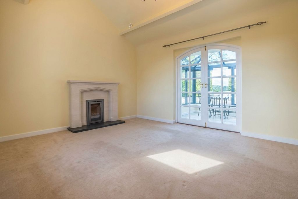 Property photo 3 of 27