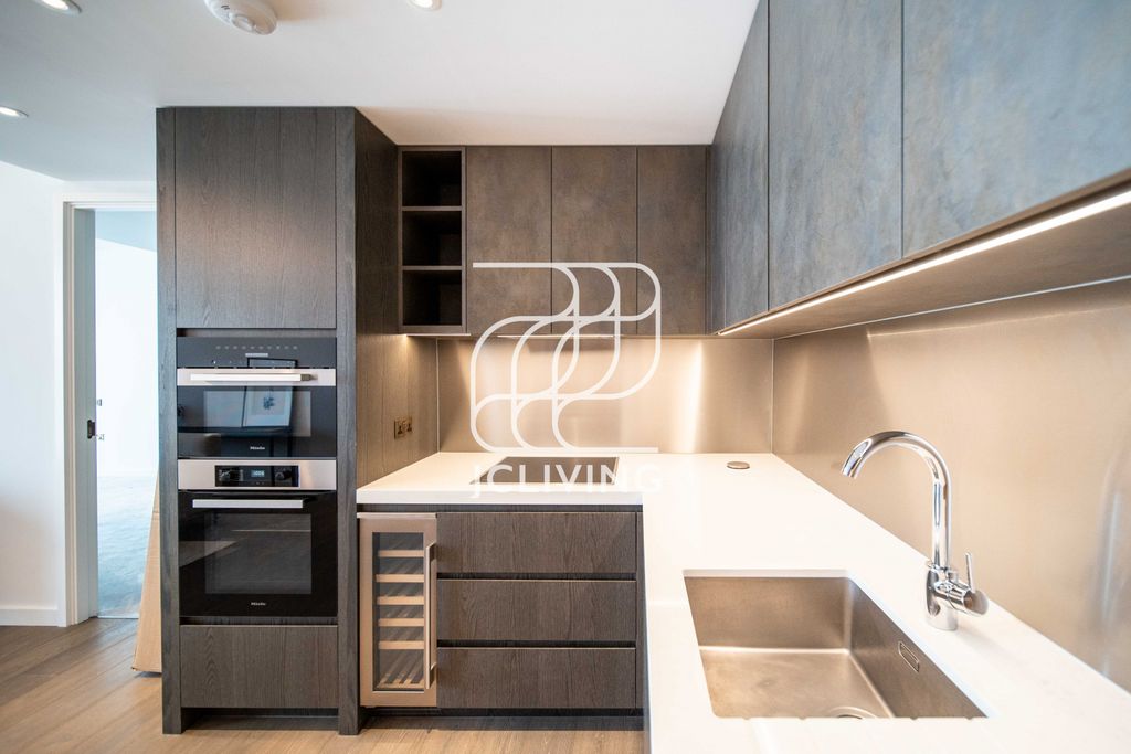 Property photo 1 of 25 6 Carnation Way., Nine Elms, London Sw8