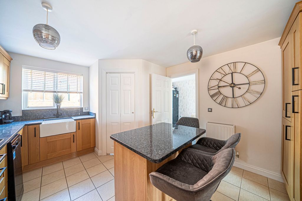 Property photo 3 of 21 Kitchen