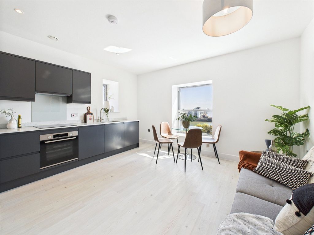 Property photo 2 of 9 Apartment 7