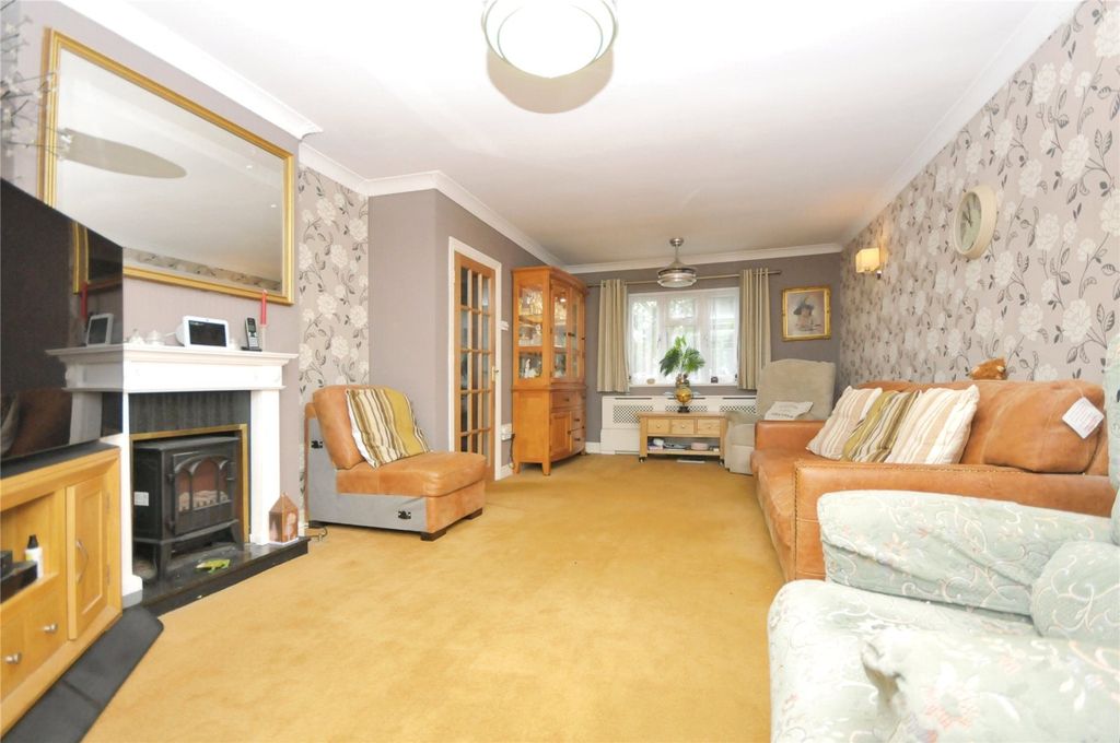Property photo 2 of 12 Lounge